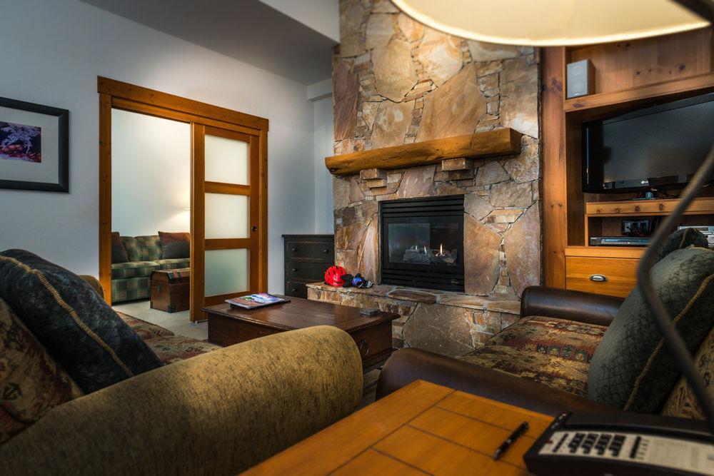 First Tracks Lodge Γουίστλερ Εξωτερικό φωτογραφία